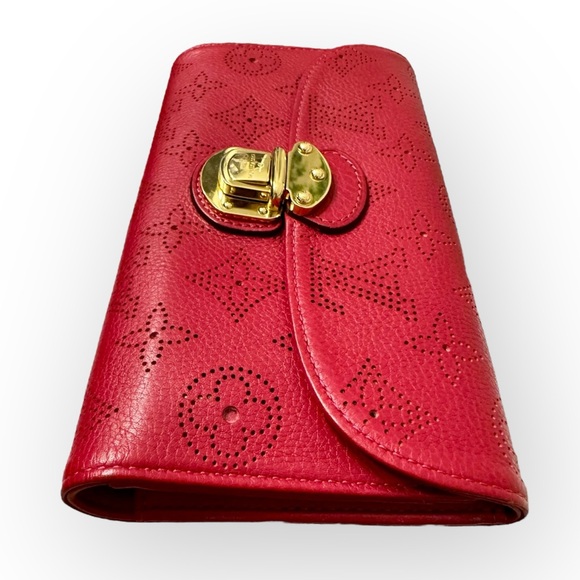 LOUIS VUITTON 2011 Mahina Leather Amelia Wallet, Grenat - Picture 5 of 16